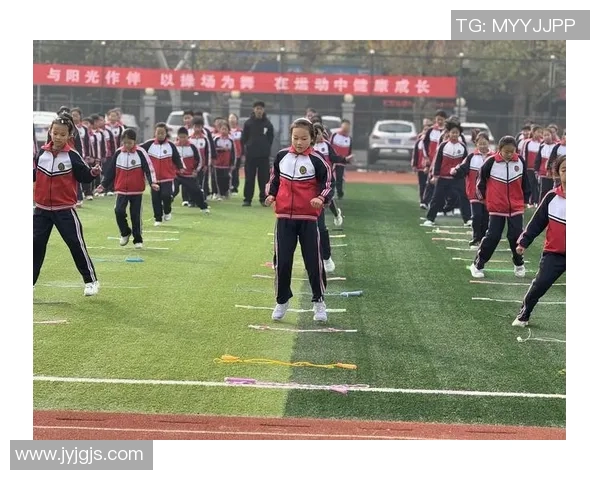 学生足球:培养团队精神与身体素质的校园运动新风尚 学生足球:培养团队精神与身体素质的校园运动新风尚