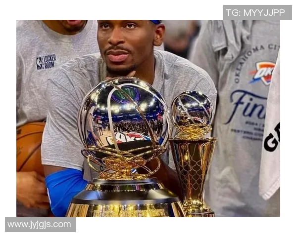 亚历山大获得16张MVP第一选票约老师紧随其后获8票